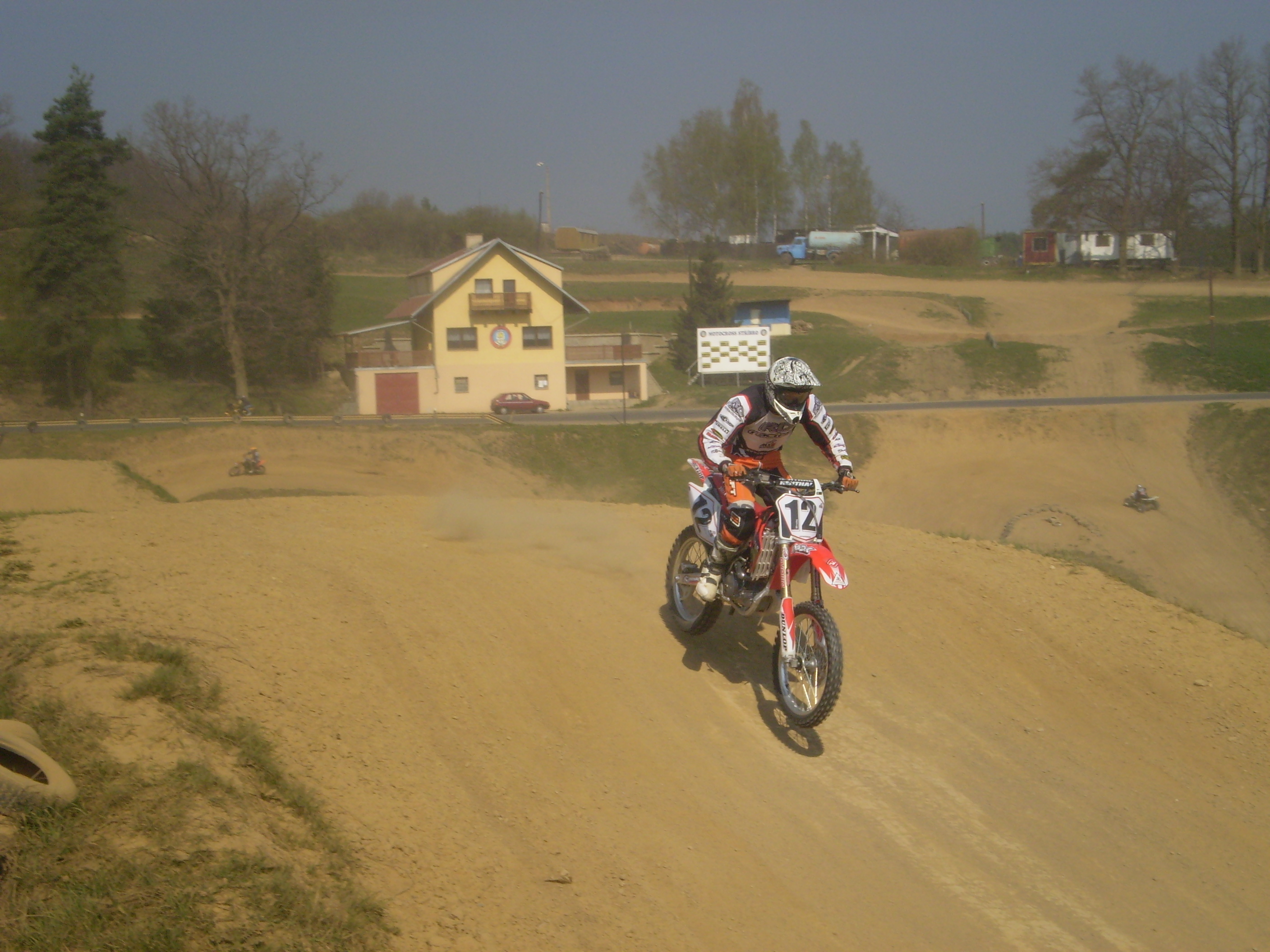 2.lavice.JPG